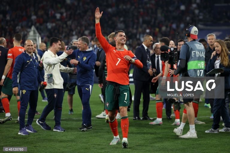 A seleção portuguesa conquistou hoje pela segunda vez a Liga das Nações de futebol, ao bater na final a Espanha por 5-3 no desempate por grandes penalidades, após 2-2 no final do tempo regulamentar e prolongamento.