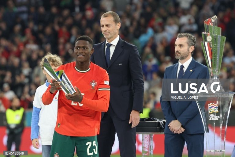 A seleção portuguesa conquistou hoje pela segunda vez a Liga das Nações de futebol, ao bater na final a Espanha por 5-3 no desempate por grandes penalidades, após 2-2 no final do tempo regulamentar e prolongamento.