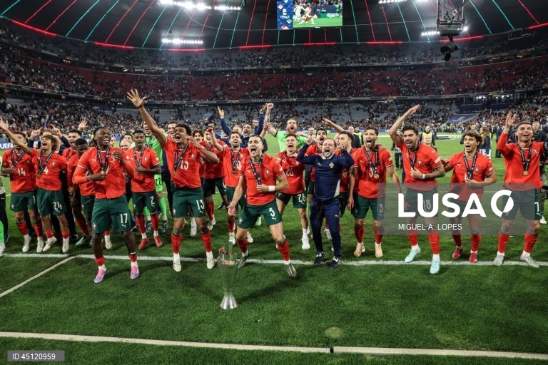 A seleção portuguesa conquistou hoje pela segunda vez a Liga das Nações de futebol, ao bater na final a Espanha por 5-3 no desempate por grandes penalidades, após 2-2 no final do tempo regulamentar e prolongamento.