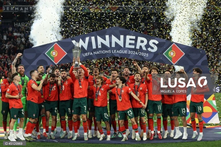 A seleção portuguesa conquistou hoje pela segunda vez a Liga das Nações de futebol, ao bater na final a Espanha por 5-3 no desempate por grandes penalidades, após 2-2 no final do tempo regulamentar e prolongamento.