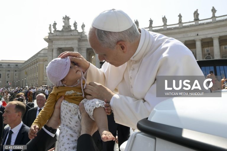 Roma: Audiência geral do Papa Leão XIV na Praça de São Pedro.