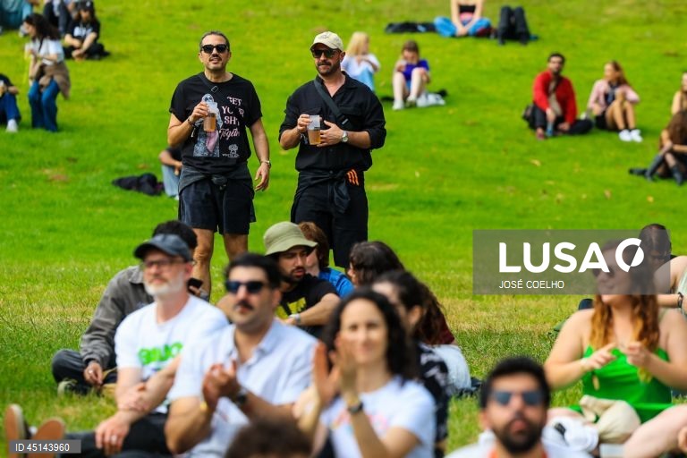 Porto: Reportagem da abertura das portas do festival Primavera Sound  