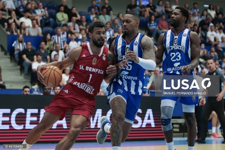 Benfica tetracampeão de basquetebol ao vencer FC Porto no Dragão Arena