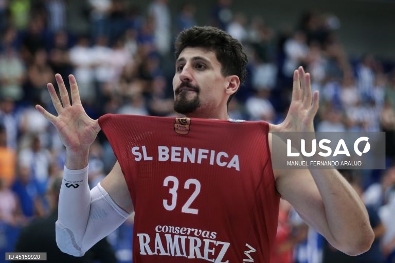 Benfica tetracampeão de basquetebol ao vencer FC Porto no Dragão Arena