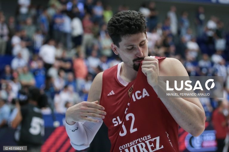 Benfica tetracampeão de basquetebol ao vencer FC Porto no Dragão Arena