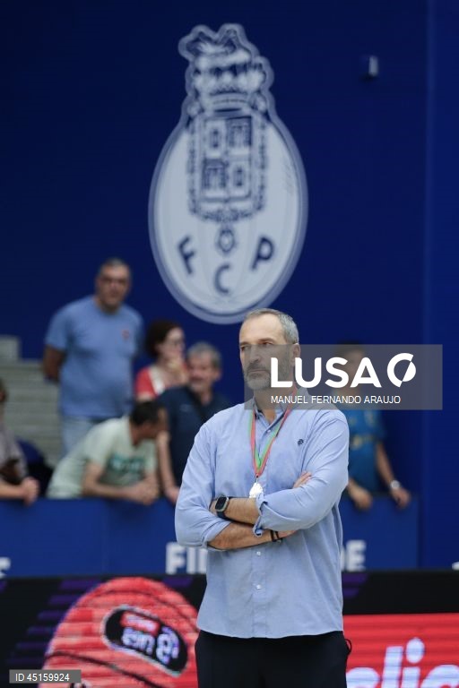 Benfica tetracampeão de basquetebol ao vencer FC Porto no Dragão Arena