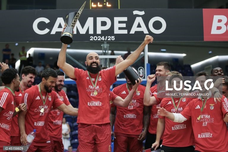 Benfica tetracampeão de basquetebol ao vencer FC Porto no Dragão Arena