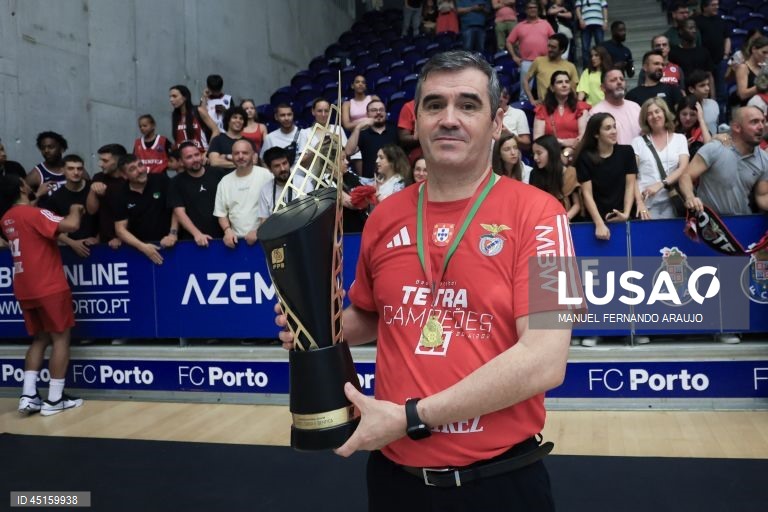 Benfica tetracampeão de basquetebol ao vencer FC Porto no Dragão Arena