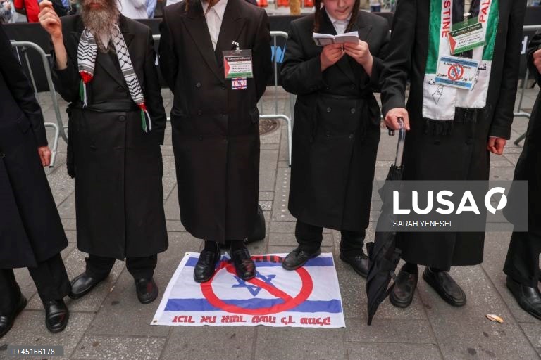 EUA: Judeus ultra-ortodoxos protestam em Nova Iorque contra o ataque de Israel ao Irão