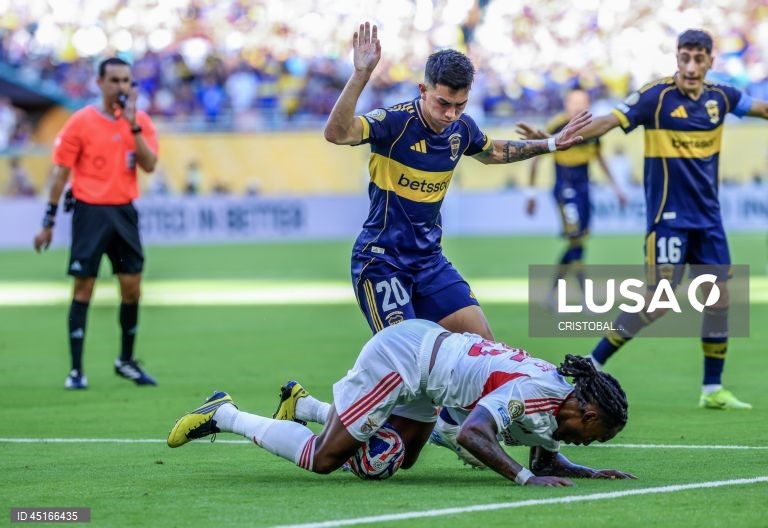 O Benfica estreou-se na segunda-feira com um empate a dois face aos argentinos do Boca Juniors no renovado Mundial de clubes de futebol, em encontro da primeira jornada do Grupo C, disputado em Miami Gardens, nos Estados Unidos.