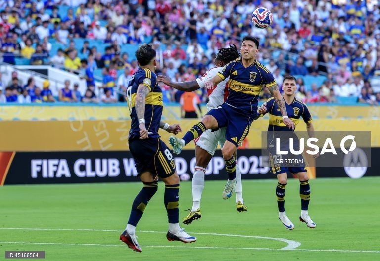 O Benfica estreou-se na segunda-feira com um empate a dois face aos argentinos do Boca Juniors no renovado Mundial de clubes de futebol, em encontro da primeira jornada do Grupo C, disputado em Miami Gardens, nos Estados Unidos.