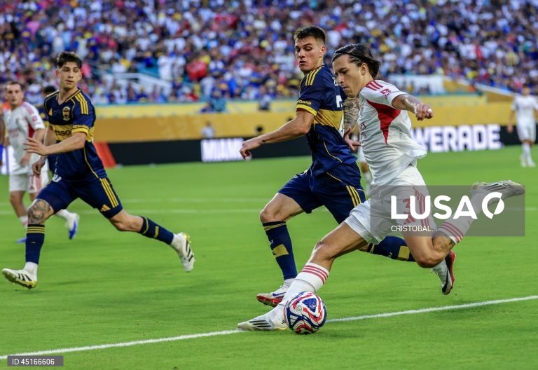 O Benfica estreou-se na segunda-feira com um empate a dois face aos argentinos do Boca Juniors no renovado Mundial de clubes de futebol, em encontro da primeira jornada do Grupo C, disputado em Miami Gardens, nos Estados Unidos.