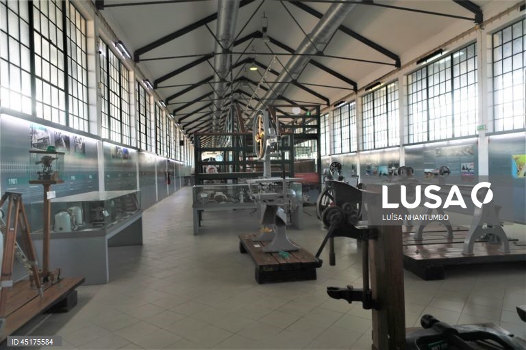 Museu dos Caminhos de Ferro de Moçambique, Maputo, Moçambique, 21 de maio de 2025. Há mais de cem anos que a emblemática Estação Central de Maputo marca o ritmo da capital moçambicana, mas o futuro passa cada vez mais por ser museu, menos por sítio onde apenas se apanha o comboio. (ACOMPANHA TEXTO DA LUSA DE 19-06-2025) LUÍSA NHANTUMBO/LUSA