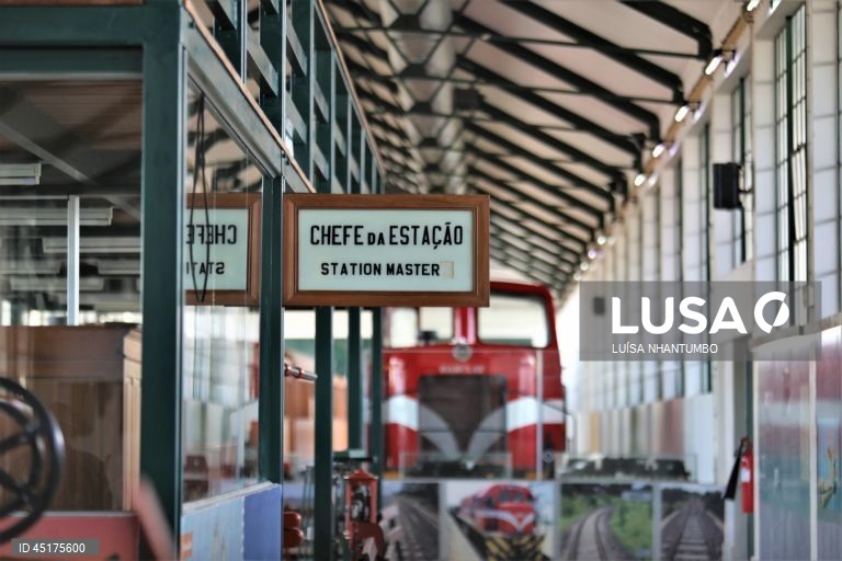 Museu dos Caminhos de Ferro de Moçambique, Maputo, Moçambique, 21 de maio de 2025. Há mais de cem anos que a emblemática Estação Central de Maputo marca o ritmo da capital moçambicana, mas o futuro passa cada vez mais por ser museu, menos por sítio onde apenas se apanha o comboio. (ACOMPANHA TEXTO DA LUSA DE 19-06-2025) LUÍSA NHANTUMBO/LUSA