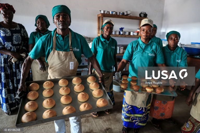 Refugiados congoleses fugiram da guerra há sete anos e estabeleceram-se no Lóvua, no nordeste de Angola, em busca de paz, mas enfrentam agora um futuro incerto e sem conseguir integrar-se plenamente na sociedade por falta de documentação, 19 de junho de 2025. (ACOMPANHA TEXTO DA LUSA DO DIA 20 DE JUNHO DE 2025).  AMPE ROGERIO/LUSA