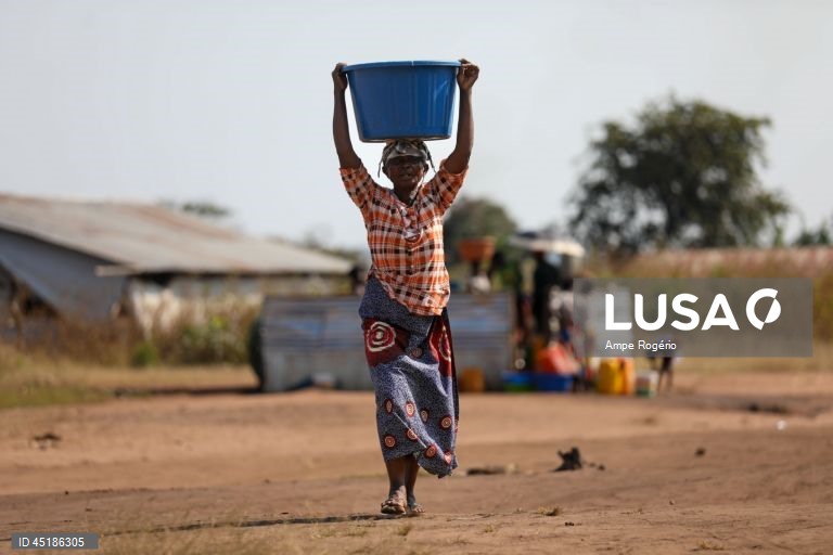 Refugiados congoleses fugiram da guerra há sete anos e estabeleceram-se no Lóvua, no nordeste de Angola, em busca de paz, mas enfrentam agora um futuro incerto e sem conseguir integrar-se plenamente na sociedade por falta de documentação, 19 de junho de 2025. (ACOMPANHA TEXTO DA LUSA DO DIA 20 DE JUNHO DE 2025).  AMPE ROGERIO/LUSA