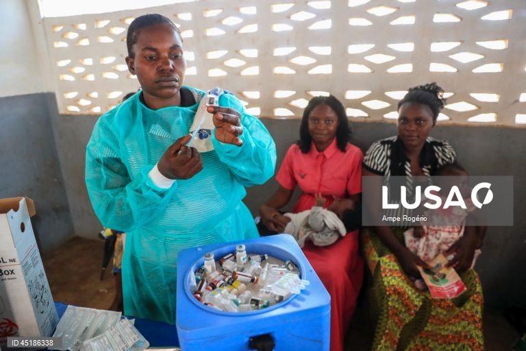 Refugiados congoleses fugiram da guerra há sete anos e estabeleceram-se no Lóvua, no nordeste de Angola, em busca de paz, mas enfrentam agora um futuro incerto e sem conseguir integrar-se plenamente na sociedade por falta de documentação, 19 de junho de 2025. (ACOMPANHA TEXTO DA LUSA DO DIA 20 DE JUNHO DE 2025).  AMPE ROGERIO/LUSA