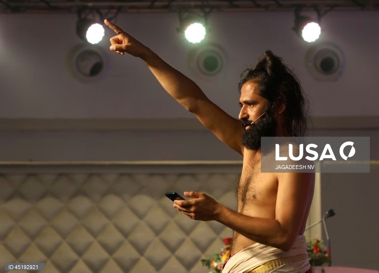 Bangalore: Tentativa de recorde mundial do Guinness no Dia Internacional do Yoga.