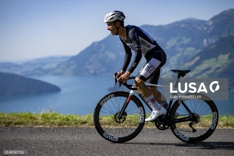 O ciclista português João Almeida (UAE Emirates) venceu hoje a Volta à Suíça, ao triunfar na oitava e última etapa em cronoescalada, em que anulou a diferença de 33 segundos para o então líder, o francês Kévin Vauquelin (Arkéa-B&B Hotels).