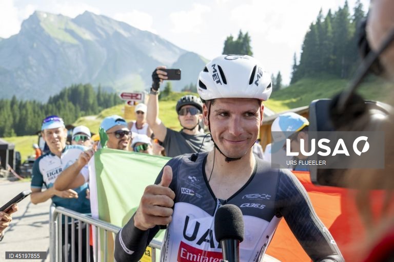 O ciclista português João Almeida (UAE Emirates) venceu hoje a Volta à Suíça, ao triunfar na oitava e última etapa em cronoescalada, em que anulou a diferença de 33 segundos para o então líder, o francês Kévin Vauquelin (Arkéa-B&B Hotels).