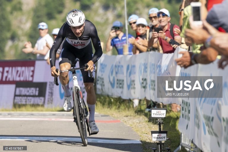 O ciclista português João Almeida (UAE Emirates) venceu hoje a Volta à Suíça, ao triunfar na oitava e última etapa em cronoescalada, em que anulou a diferença de 33 segundos para o então líder, o francês Kévin Vauquelin (Arkéa-B&B Hotels).