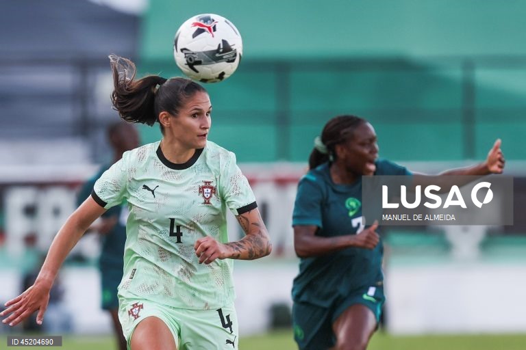 A jogadora da Seleção Nacional de Portugal Ana Seiça (E) durante o jogo de preparação para o Campeonato da Europa 2025 feminino frente à Seleção nacional da Nigéria, no estádio José Gomes, na Amadora, Lisboa, 23 de junho de 2025, MANUEL DE ALMEIDA/LUSA