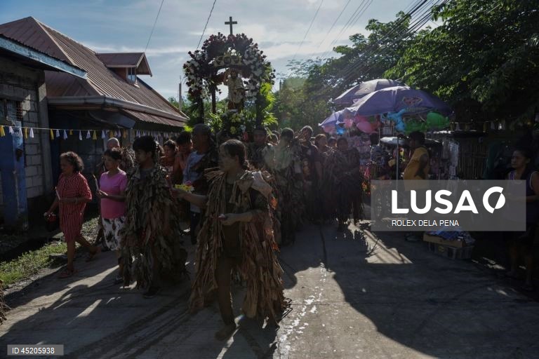 Filipinas: O Festival do Povo da Lama marca o dia da festa de São João Batista