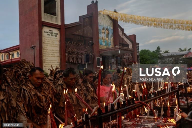 Filipinas: O Festival do Povo da Lama marca o dia da festa de São João Batista