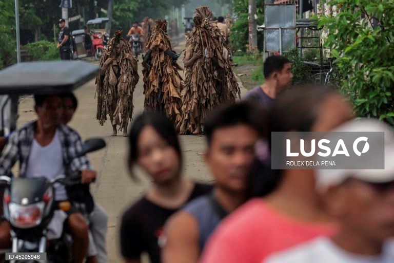 Filipinas: O Festival do Povo da Lama marca o dia da festa de São João Batista