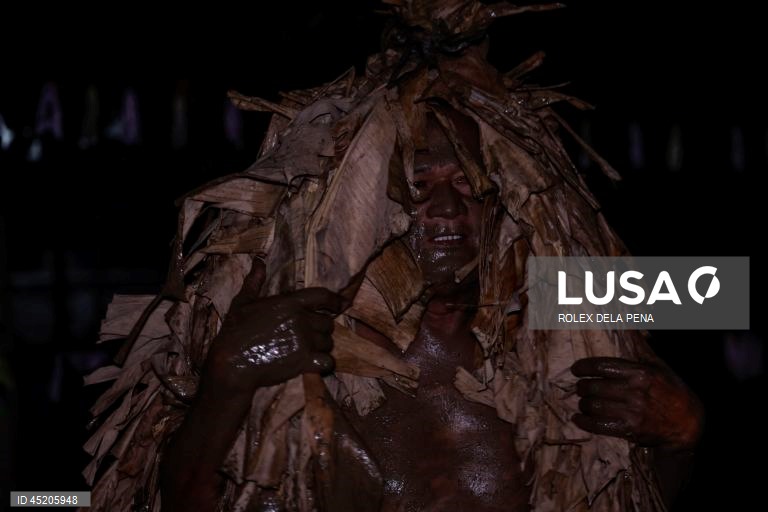 Filipinas: O Festival do Povo da Lama marca o dia da festa de São João Batista