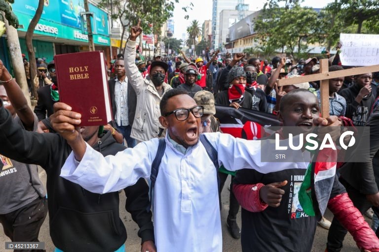 Quénia: Manifestação marca o aniversário do movimento de protesto da Geração Z em Nairobi