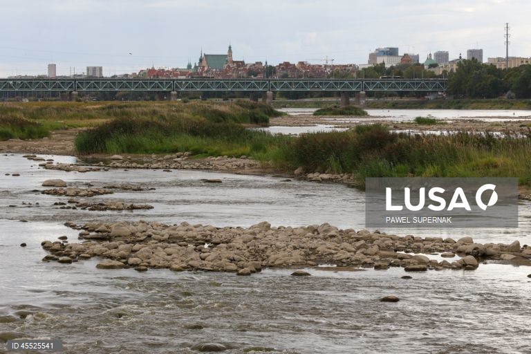 Polónia: nível baixo da água do rio Vístula devido à seca prolongada