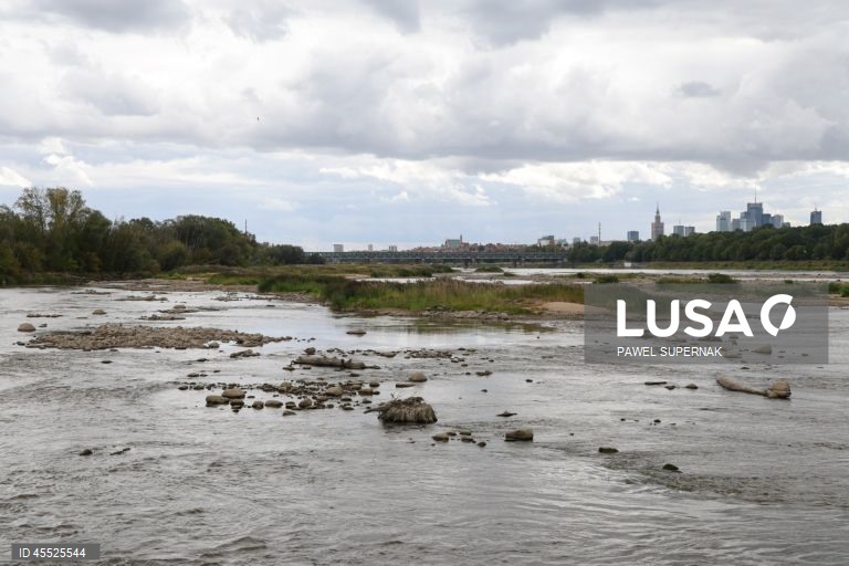 Polónia: nível baixo da água do rio Vístula devido à seca prolongada