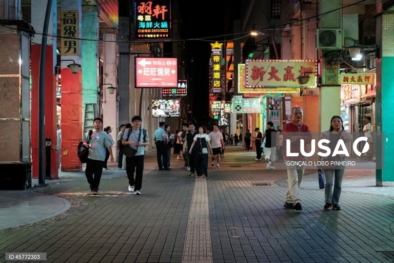 Encerramento dos casinos satélite de Macau até 31 de dezembro ameaça a sobrevivência de setores económicos que deles dependem, como as casas de penhores e o comércio de alto luxo.