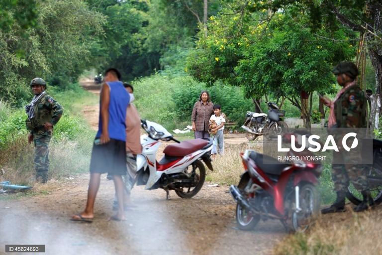 Prazo para os colonos cambojanos deixarem a zona fronteiriça controlada pela Tailândia chegou ao fim.