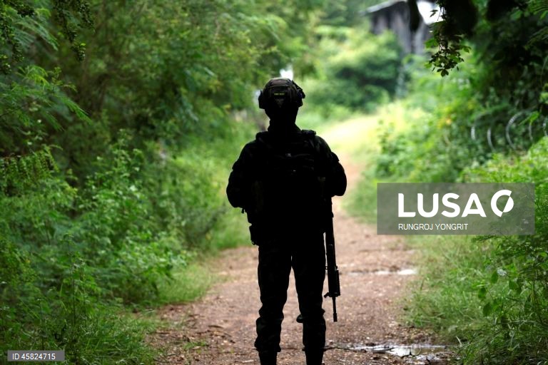 Prazo para os colonos cambojanos deixarem a zona fronteiriça controlada pela Tailândia chegou ao fim.