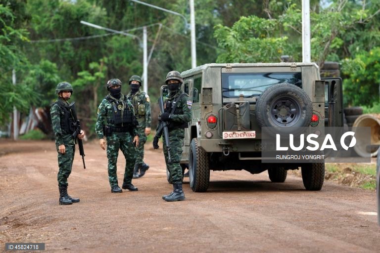 Prazo para os colonos cambojanos deixarem a zona fronteiriça controlada pela Tailândia chegou ao fim.