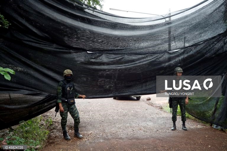 Prazo para os colonos cambojanos deixarem a zona fronteiriça controlada pela Tailândia chegou ao fim.