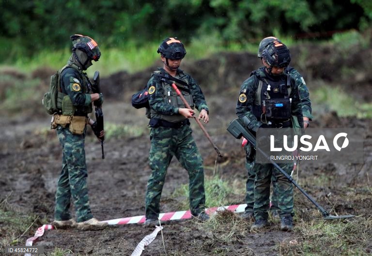 Prazo para os colonos cambojanos deixarem a zona fronteiriça controlada pela Tailândia chegou ao fim.