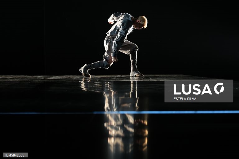 Teatro: Ensaio de imprensa de “al mada nada” de Ricardo Pais