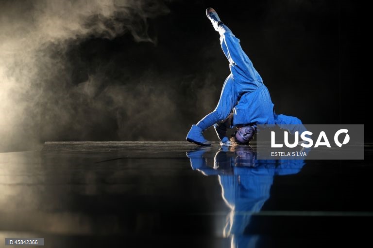 Teatro: Ensaio de imprensa de “al mada nada” de Ricardo Pais