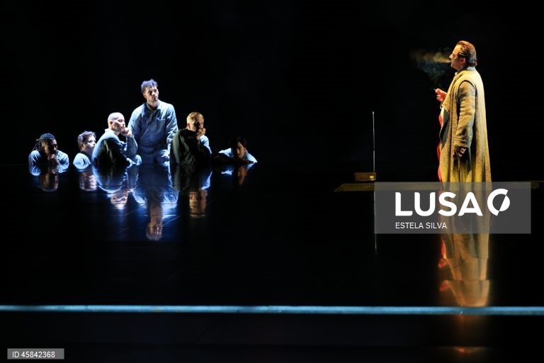 Teatro: Ensaio de imprensa de “al mada nada” de Ricardo Pais