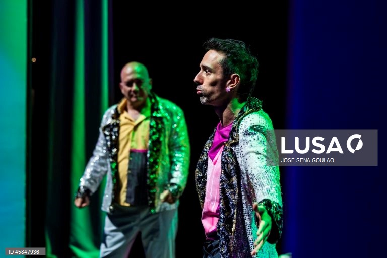 Ensaio de imprensa da peça “Reality Show: Os Raposos 3027”, com interpretação de José Raposo, Miguel Raposo e Ricardo Raposo, texto e encenação de Miguel Raposo, no Teatro Variedades, em Lisboa, 14 de outubro de 2025. O espetáculo tem estreia marcada para dia 15 de outubro. JOSÉ SENA GOULÃO/LUSA