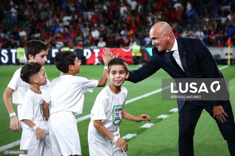 Portugal empatou 2-2 com a Hungria, na quarta jornada do Grupo F de qualificação europeia, e adiou a possibilidade de se apurar já hoje para a fase final do Mundial de futebol de 2026.