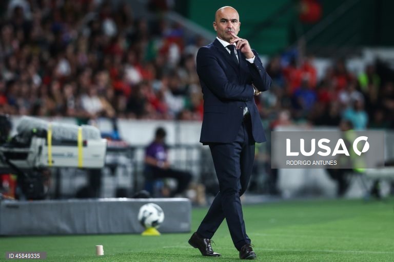 Portugal empatou 2-2 com a Hungria, na quarta jornada do Grupo F de qualificação europeia, e adiou a possibilidade de se apurar já hoje para a fase final do Mundial de futebol de 2026.