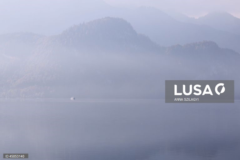 Alemanha: Windsurfistas no lago da Baviera