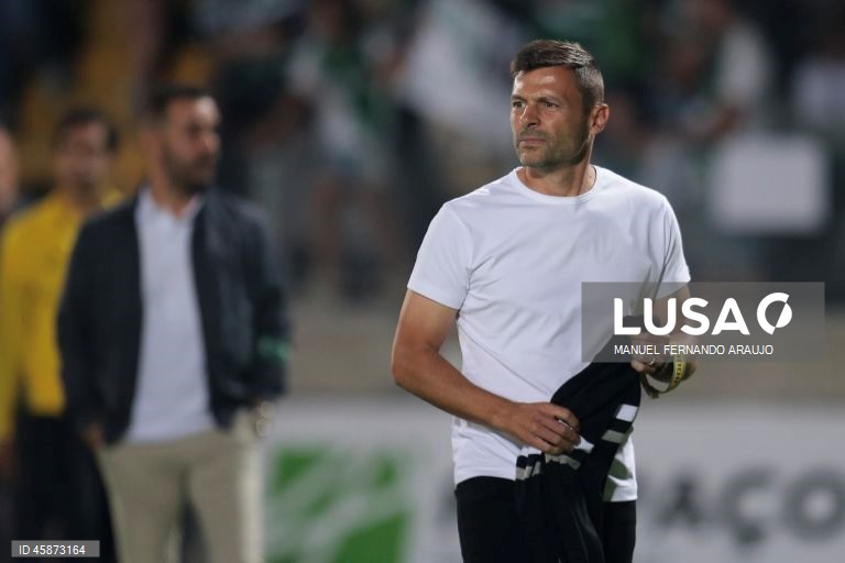 O Sporting, detentor do troféu, apurou-se hoje para a quarta eliminatória da Taça de Portugal de futebol, ao vencer o Paços de Ferreira, por 3-2, após prolongamento, depois do 2-2 no tempo regulamentar.