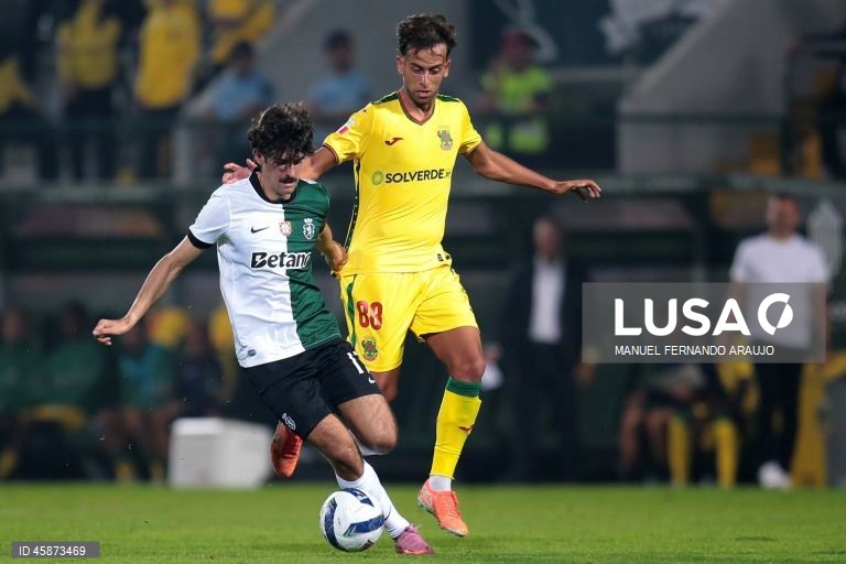 O Sporting, detentor do troféu, apurou-se hoje para a quarta eliminatória da Taça de Portugal de futebol, ao vencer o Paços de Ferreira, por 3-2, após prolongamento, depois do 2-2 no tempo regulamentar.