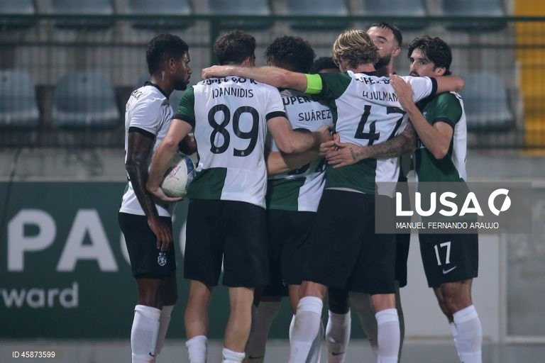 O Sporting, detentor do troféu, apurou-se hoje para a quarta eliminatória da Taça de Portugal de futebol, ao vencer o Paços de Ferreira, por 3-2, após prolongamento, depois do 2-2 no tempo regulamentar.