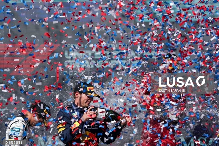 O piloto neerlandês Max Verstappen (Red Bull) venceu hoje o Grande Prémio dos Estados Unidos de Fórmula 1, 19.ª ronda da temporada, e recuperou pontos para os rivais.